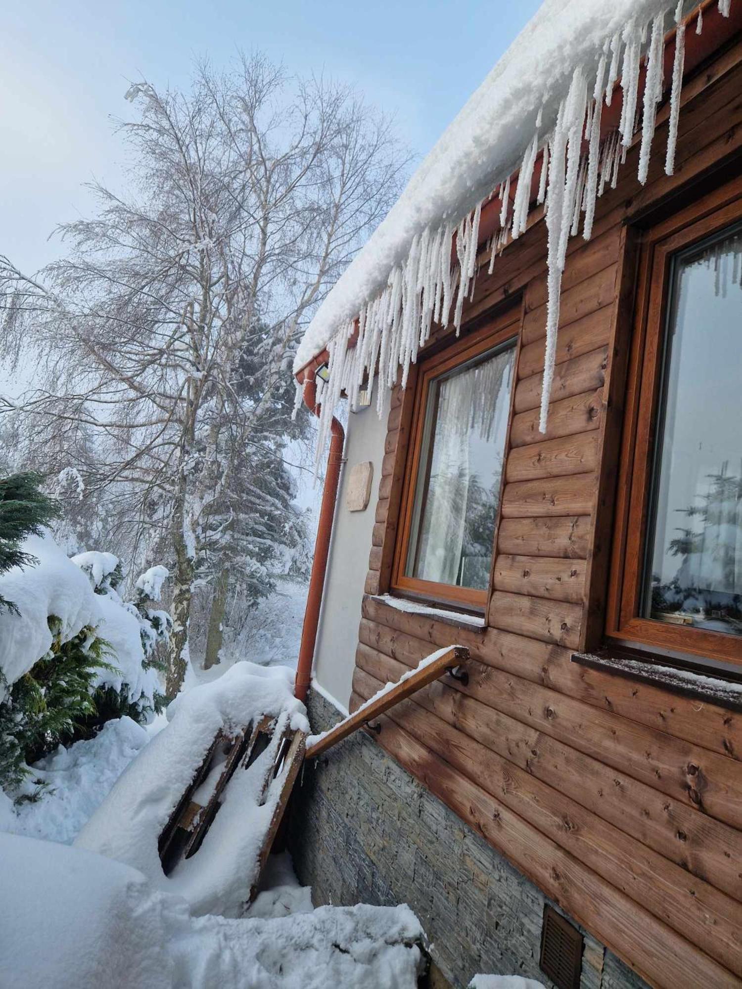 Chata Jeleni Drevenice S Vlastni Virivkou Horni Halze Eksteriør bilde